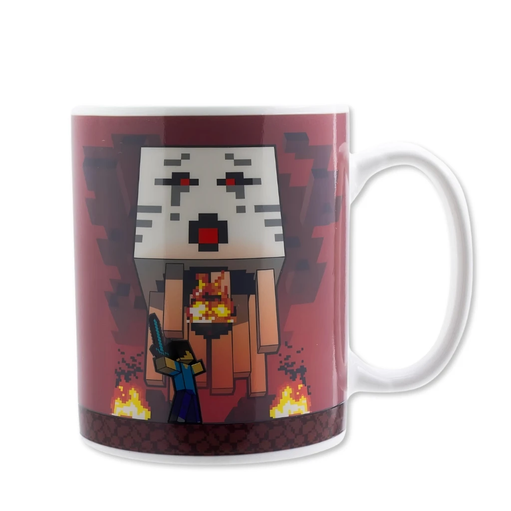 01. Paladone Minecraft 'Nether' šalica Koja Mijenja Boju