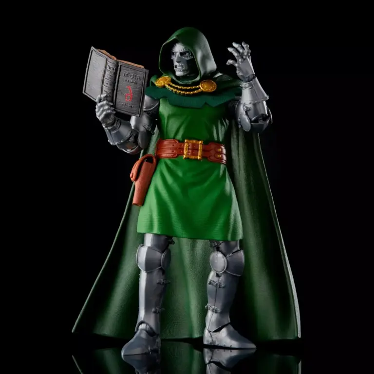 02. Marvel Legends Series Fantastic Four Dr. Doom Figura, 15cm