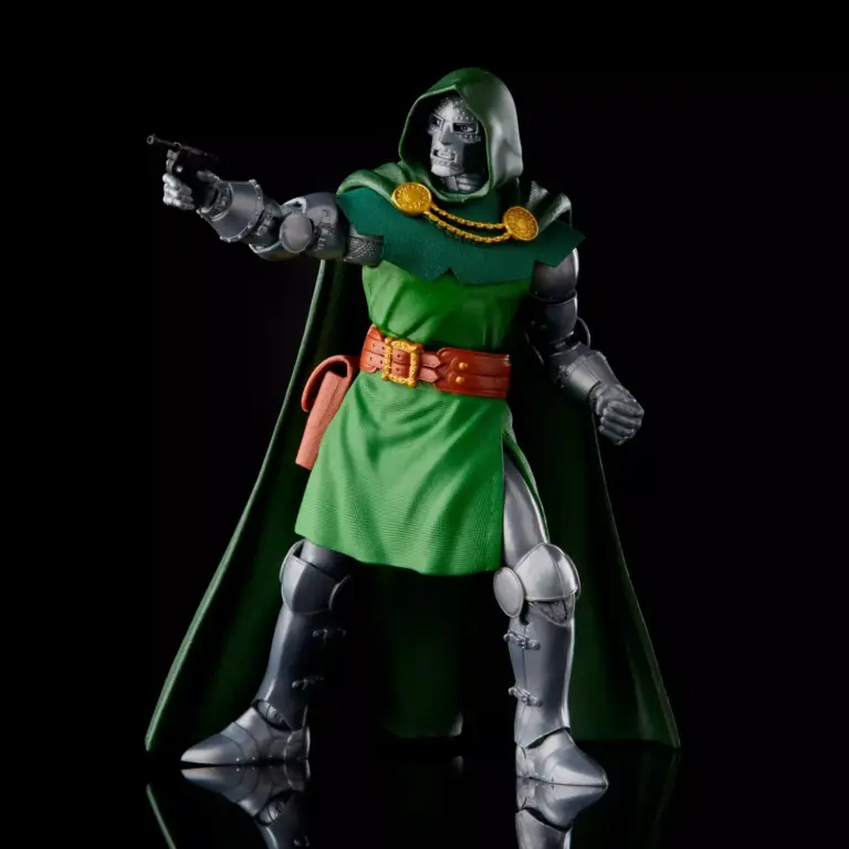 05. Marvel Legends Series Fantastic Four Dr. Doom Figura, 15cm