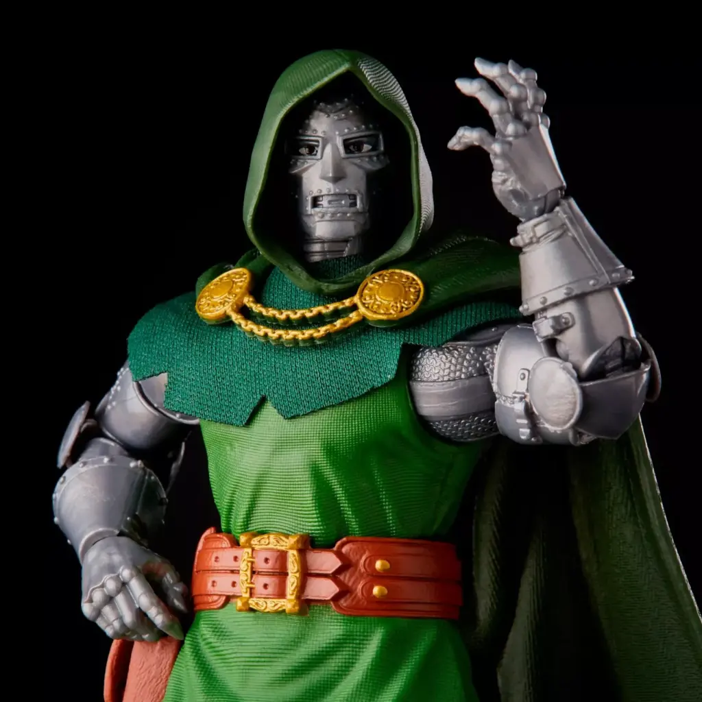 06. Marvel Legends Series Fantastic Four Dr. Doom Figura, 15cm