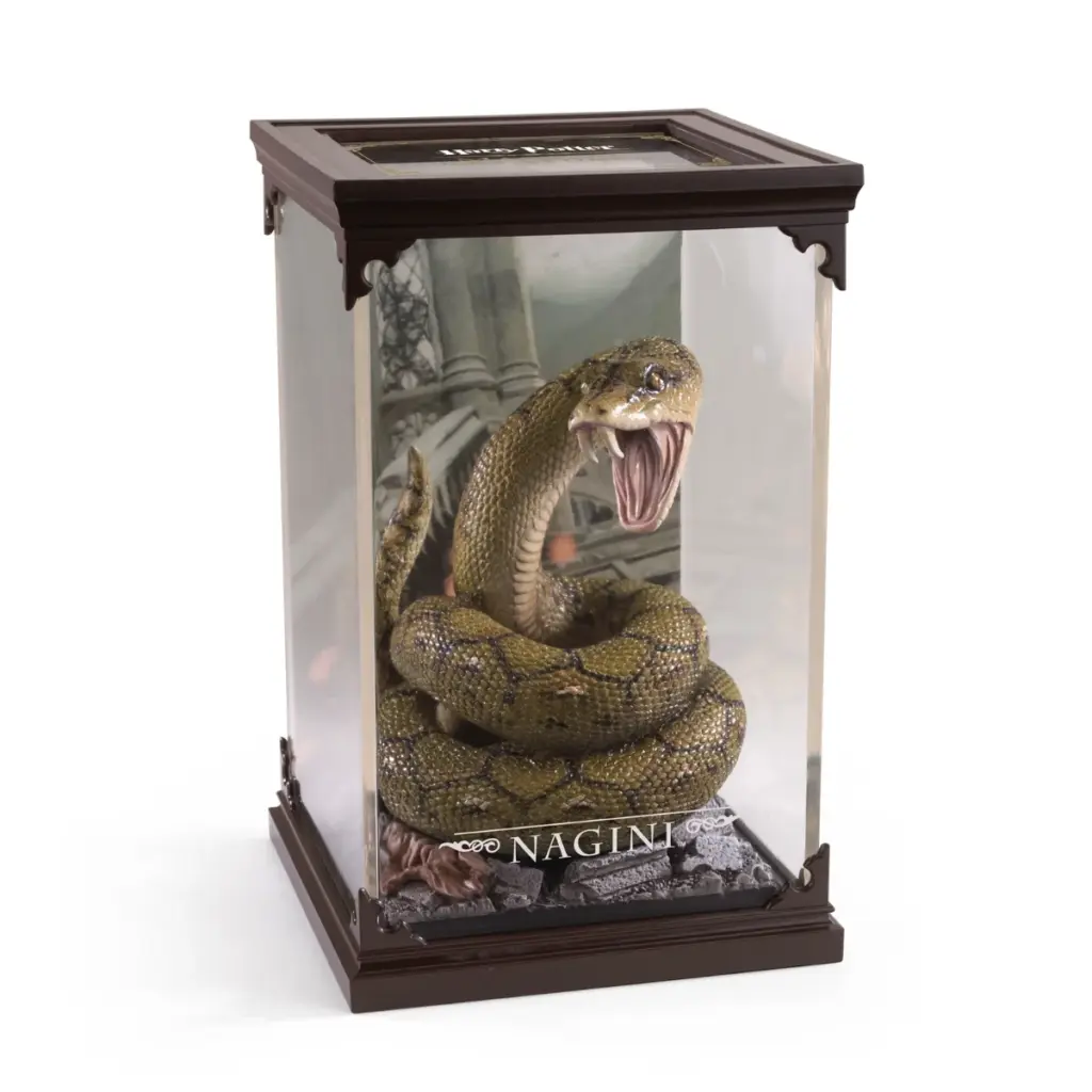 01. Harry Potter Magical Creatures Nagini Figura, 18.5cm