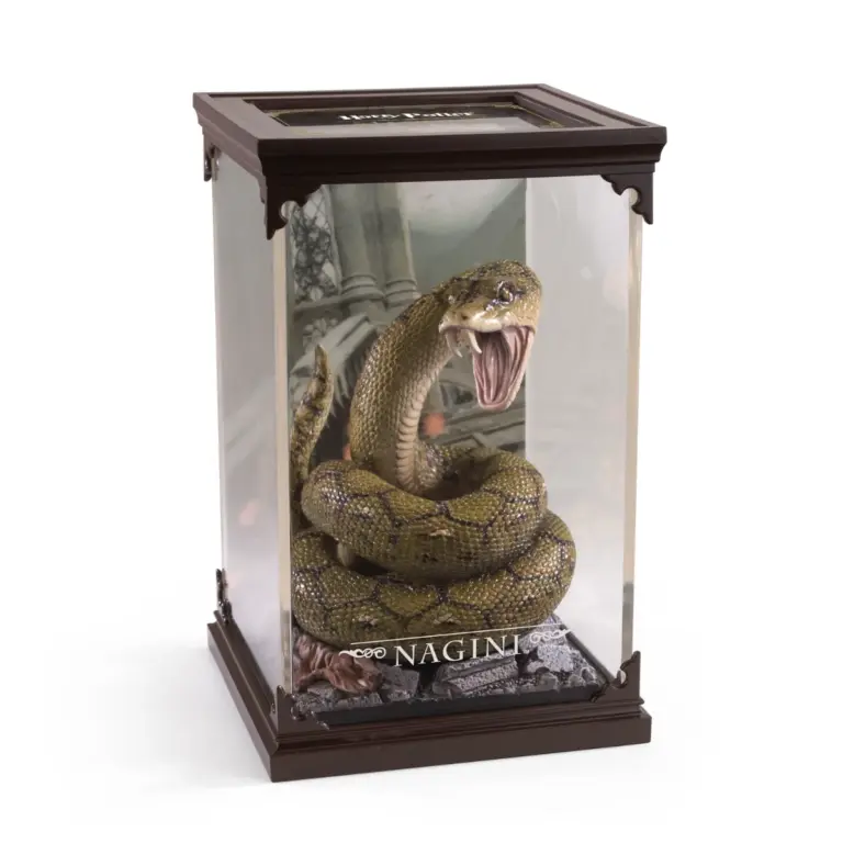 01. Harry Potter Magical Creatures Nagini Figura, 18.5cm