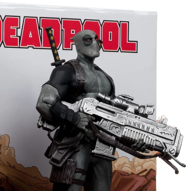 05. McFarlane Marvel Deadpool (Grey Suit Chase) Figura, 27cm + Strip (Deadpool #1)