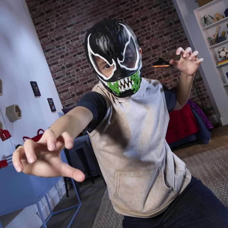 03. Hasbro Marvel VenomVersus Venom (Glow In The Dark) Dječja Maska