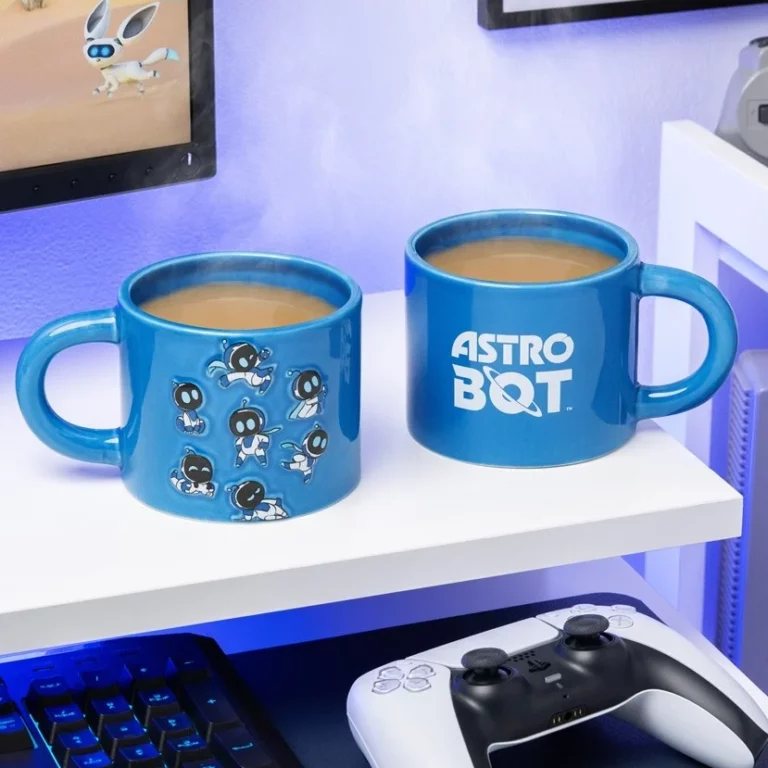 04. Paladone Astro Bot Embossed 3D šalica, 400 Ml