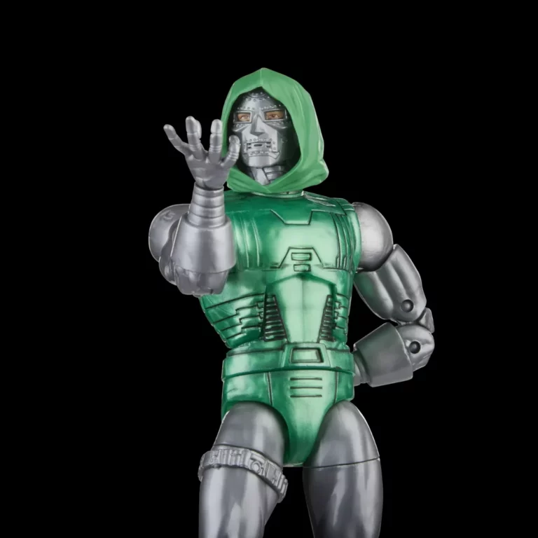 06. Marvel Legends Series Captain Marvel Vs. Doctor Doom Figure, 15cm