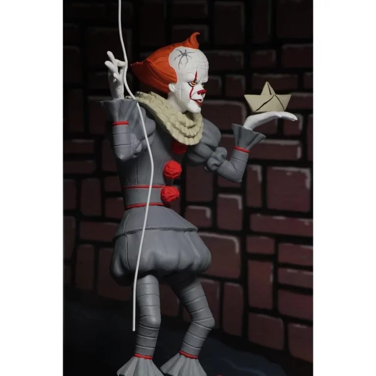 03. NECA Toony Terrors Pennywise Figura, 15cm