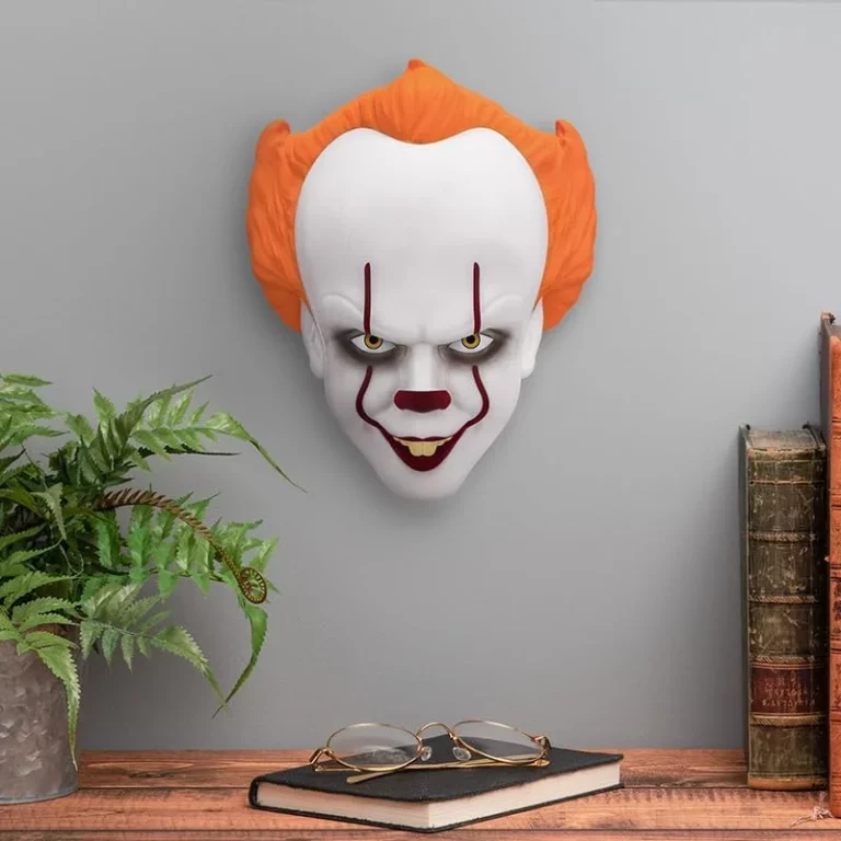 03. Paladone Pennywise Mask Light