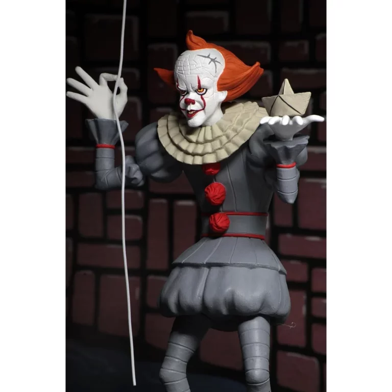 04. NECA Toony Terrors Pennywise Figura, 15cm