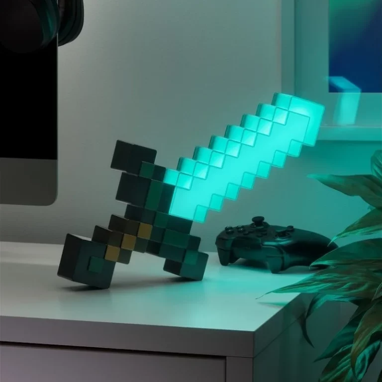 04. Paladone Minecraft Diamond Sword Light