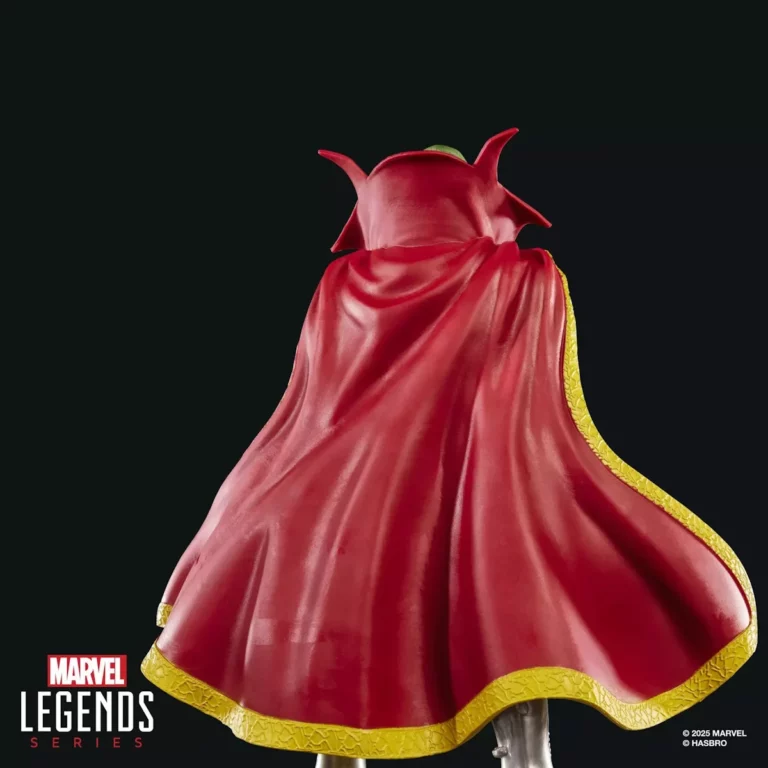 07. Marvel Legends Series Emperor Doom Figura, 15cm