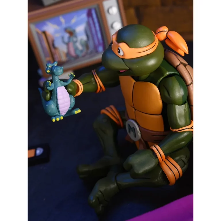 08. NECA Teenage Mutant Ninja Turtles Michelangelo (Cartoon) Figura, 18cm
