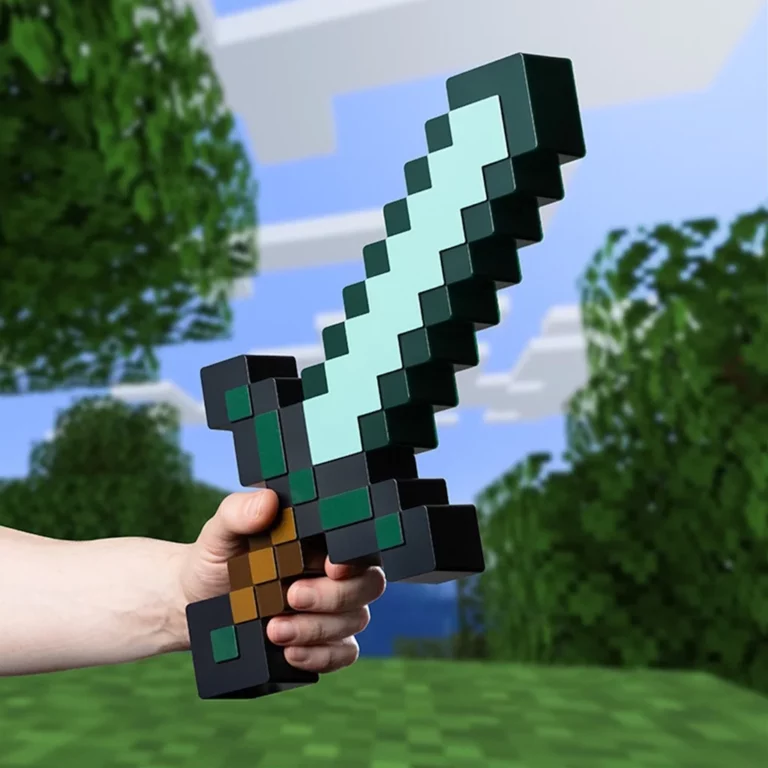 08. Paladone Minecraft Diamond Sword Light