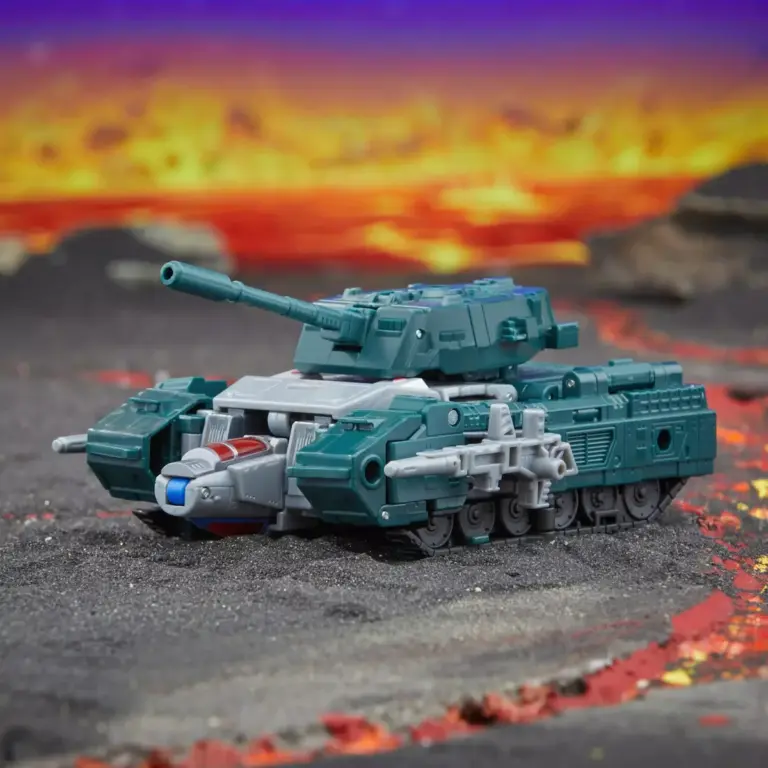 09. Transformers Legacy United Overcharge Figura, 19cm