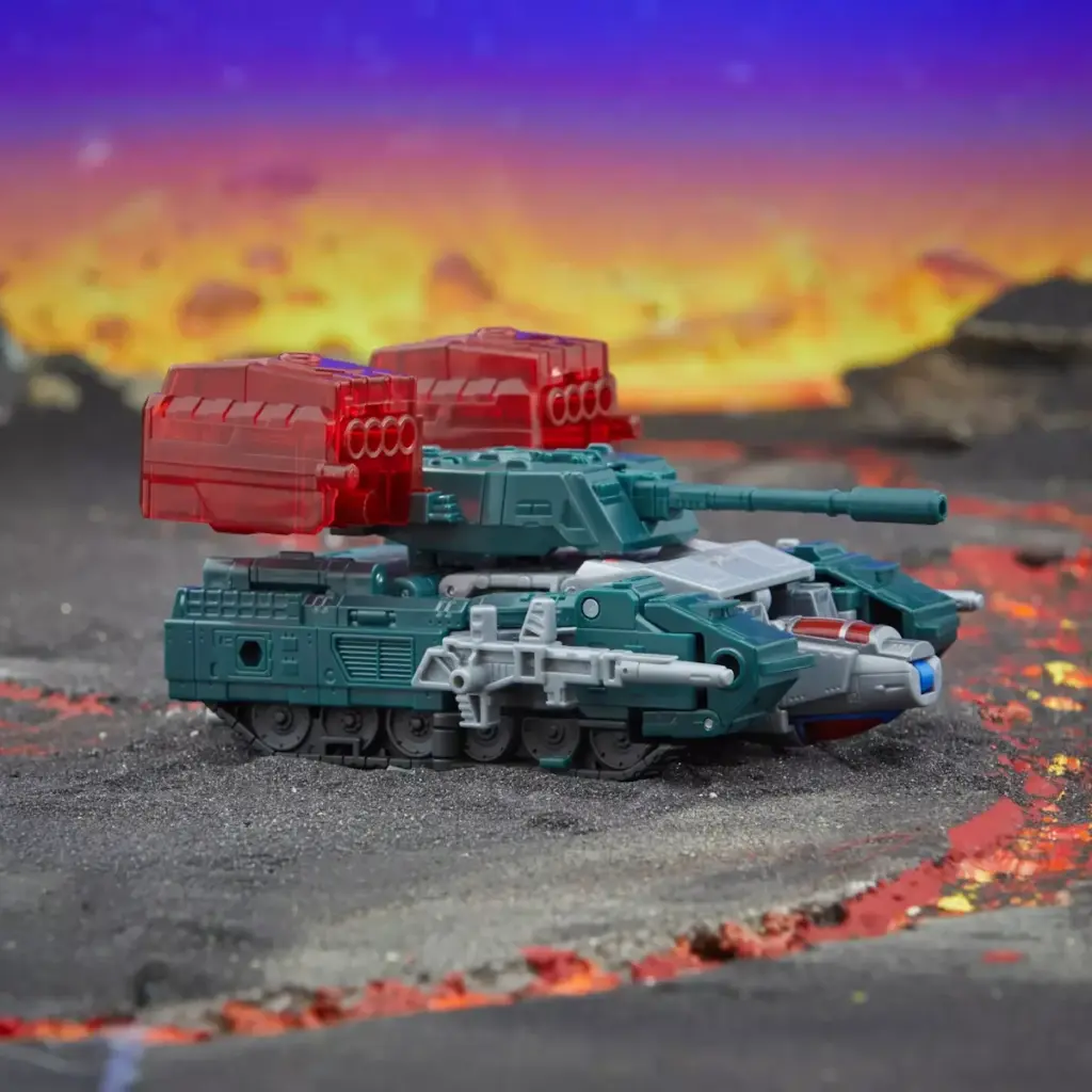 10. Transformers Legacy United Overcharge Figura, 19cm