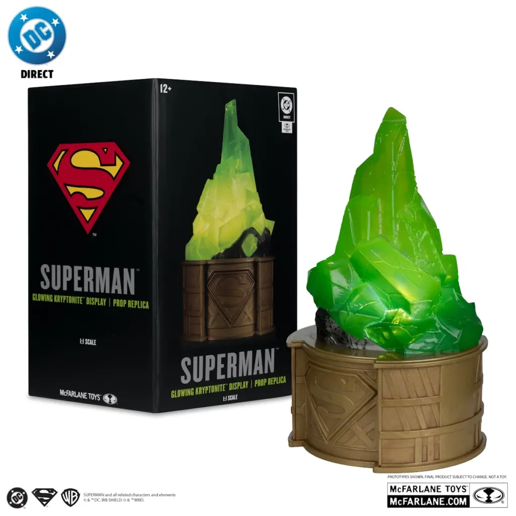 04. Superman Glowing Kryptonite Display Replica